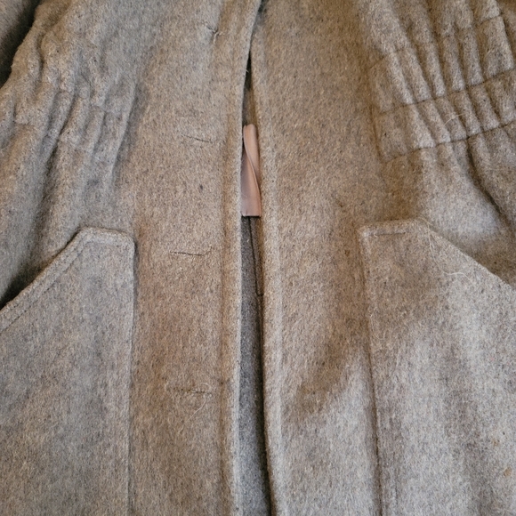 Womens Cape/Coat - Picture 3 of 5